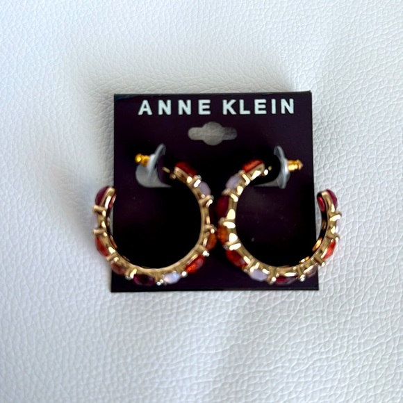 NWT Anne Klein Gold Tone Pink Multi Stone C Hoop Earrings. Women’s OS. - Picture 1 of 3